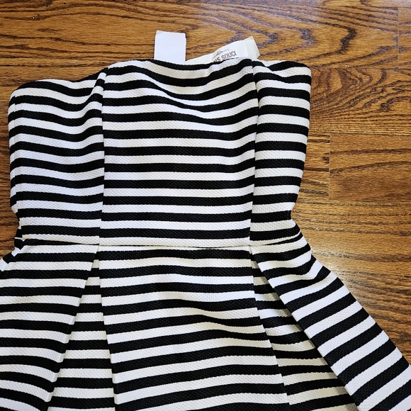 NWT Sans Souci black white striped dress off the shoulders - Picture 4 of 7